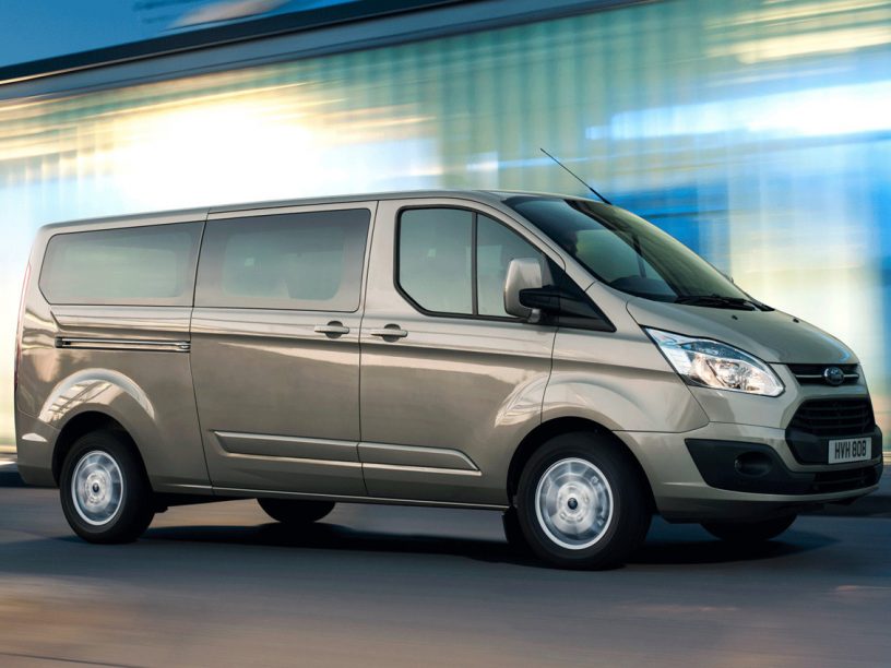 Ford Tourneo Custom listino prezzi 2024, dimensioni e consumi